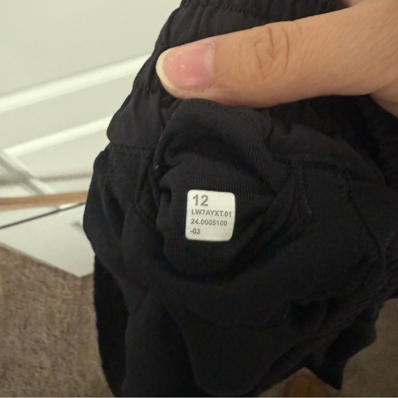 Lululemon// EUC Hotty Hot Shorts 4” in black - Picture 9 of 9